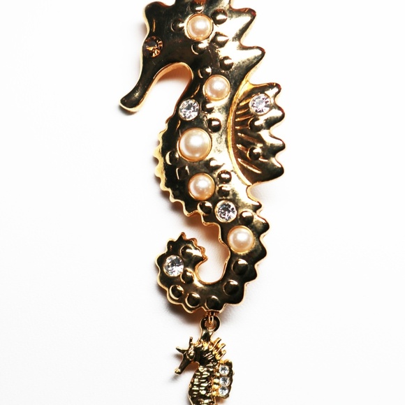 Jewelry - Pearl and Crystal Gold Seashorse Brooch